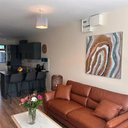 Cosy Apartment In The Centre Of Tramore Town Exterior photo