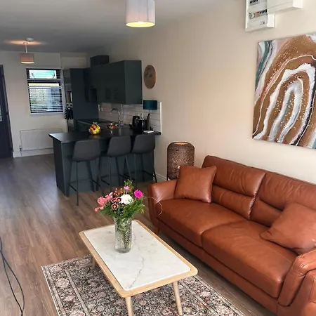 Cosy Apartment In The Centre Of Tramore Town Exterior photo
